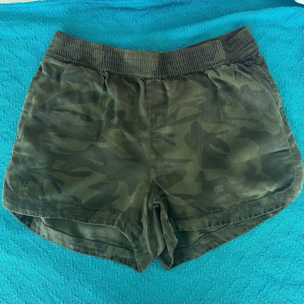 NWT Buffalo by David Bitton Army Green Camo Soft Shorts Medium